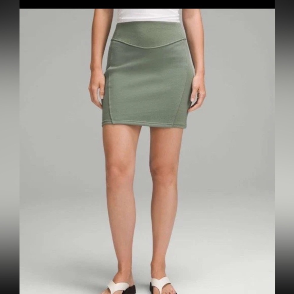 Lululemon BNWT Scuba High-Rise Mini Skirt in the color Grey Eucalyptus 68.00MSRP - Picture 1 of 9